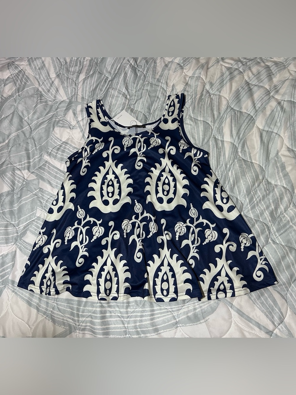 Sleeveless tank top, LoveU.Dear, blue and white paisley print.